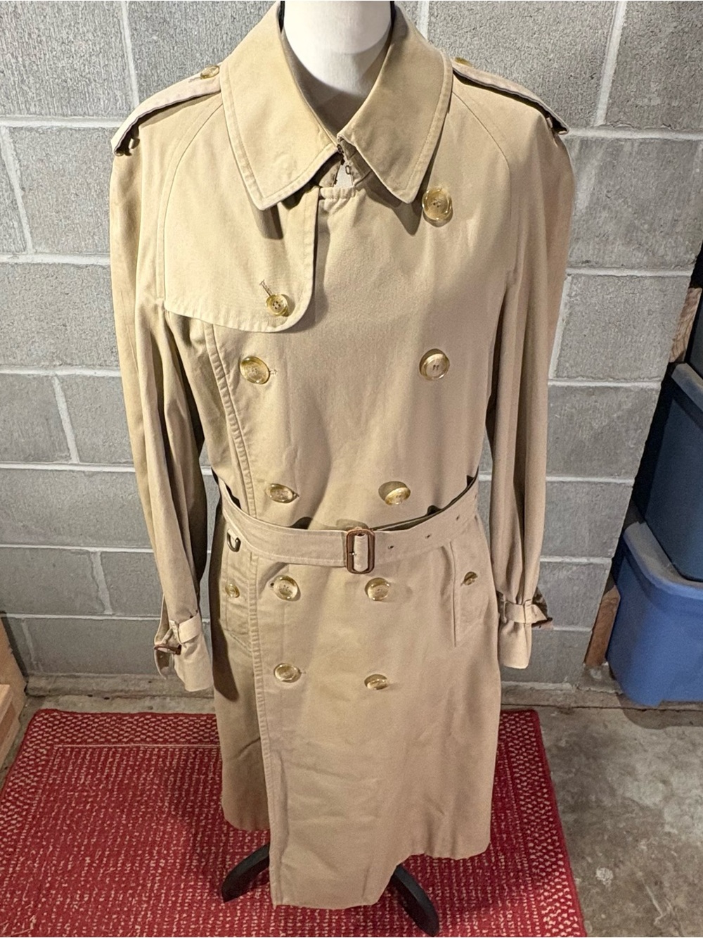 Burberry trench coat. - Picture 3 of 15